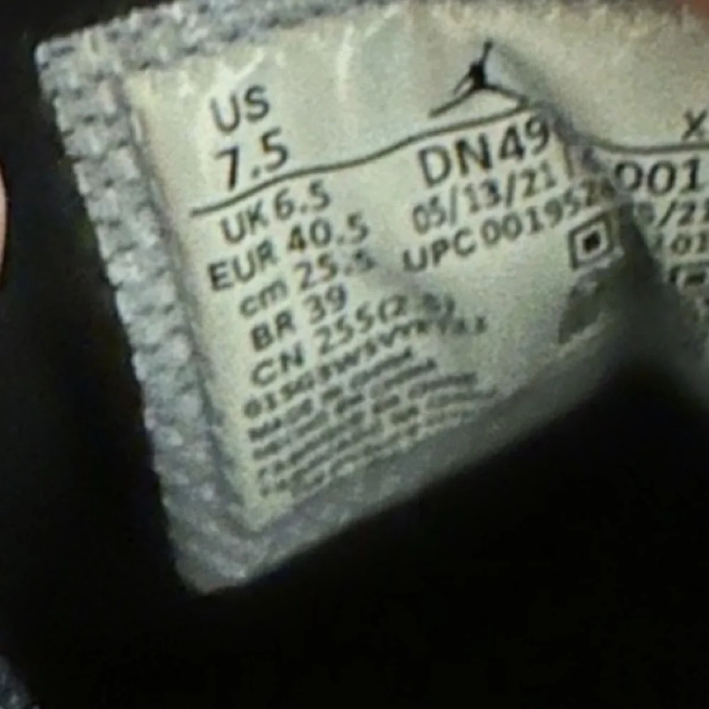 Air Jordan 1 Mid Siempre Familia